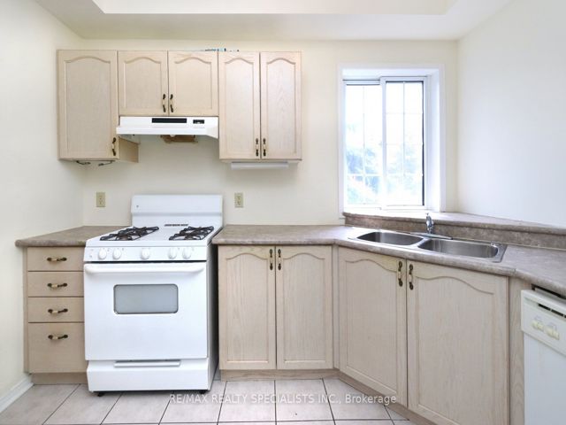 3 - 145 Portland St