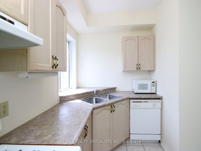3 - 145 Portland St
