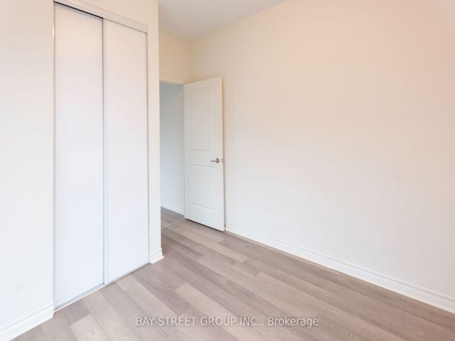 407 - 39 Annie Craig Dr