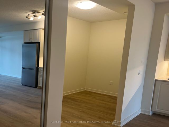 1007 - 38 Annie Craig Dr