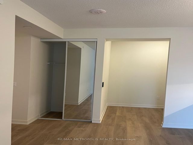 1007 - 38 Annie Craig Dr