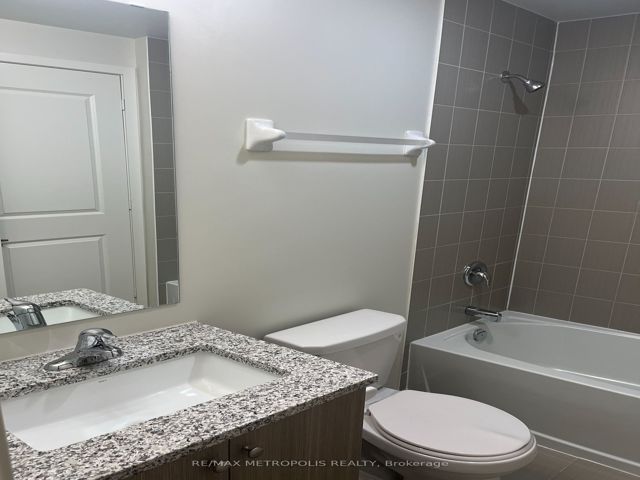 1007 - 38 Annie Craig Dr
