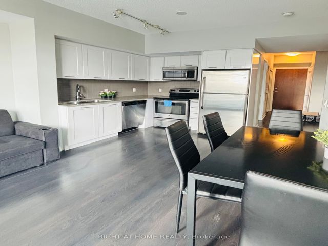 502 - 2212 Lake Shore Blvd W