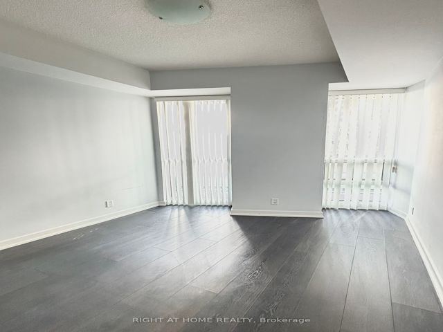 502 - 2212 Lake Shore Blvd W