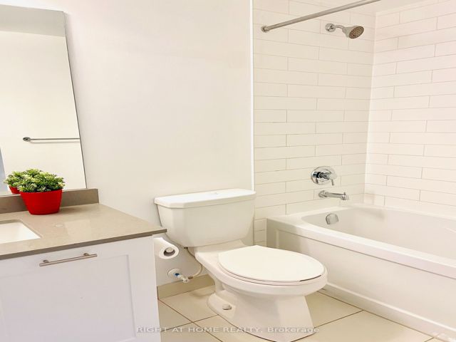 502 - 2212 Lake Shore Blvd W