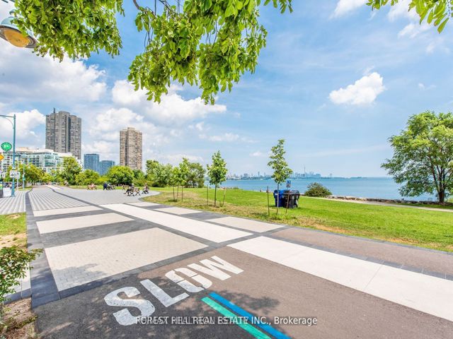 1106 - 39 Annie Craig Dr
