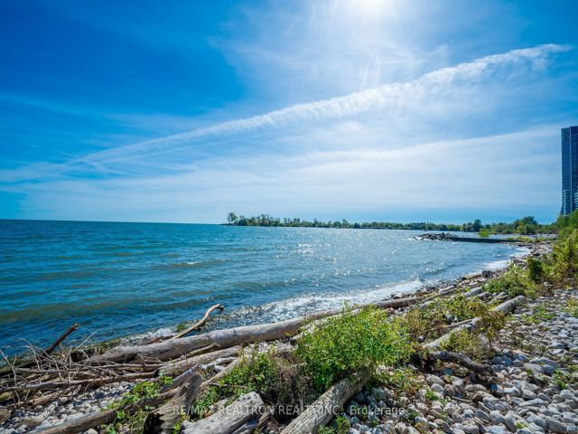 1106 - 39 Annie Craig Dr