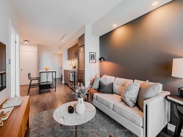 1112 - 30 Samuel Wood Way