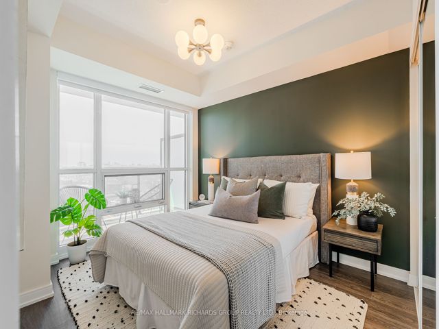1112 - 30 Samuel Wood Way