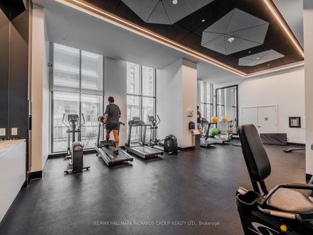 1112 - 30 Samuel Wood Way