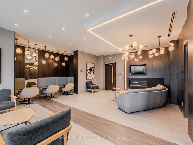 1112 - 30 Samuel Wood Way