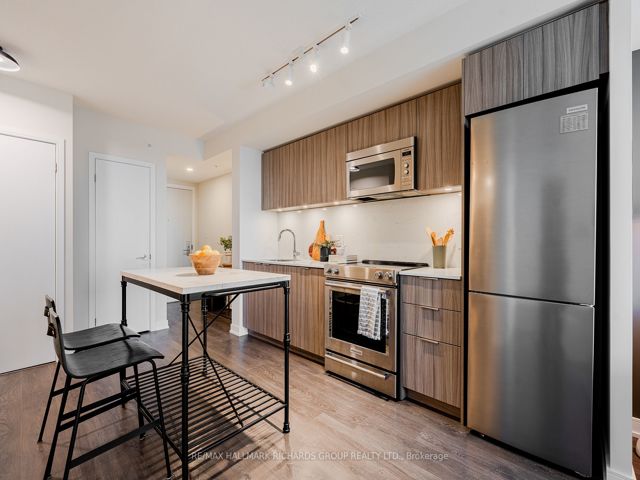 1112 - 30 Samuel Wood Way