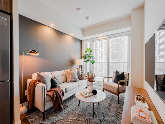 1112 - 30 Samuel Wood Way