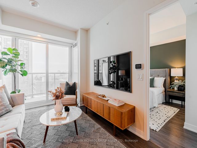 1112 - 30 Samuel Wood Way