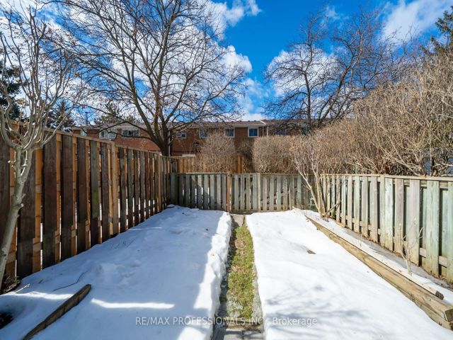52 - 580 Renforth Dr