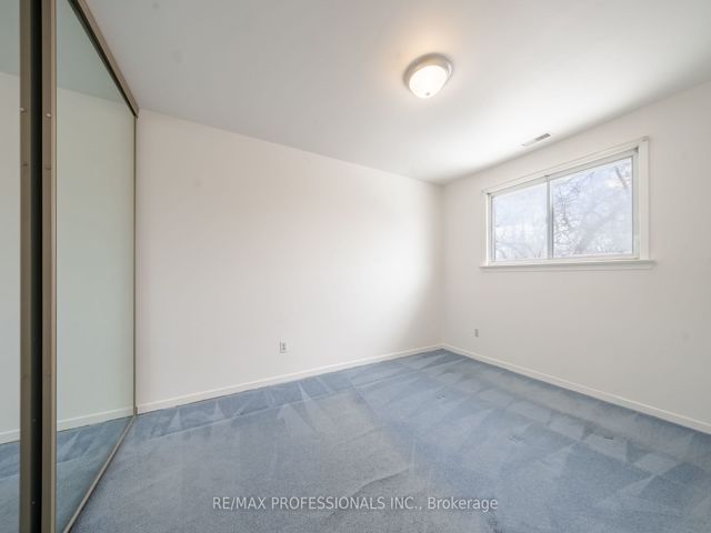 52 - 580 Renforth Dr