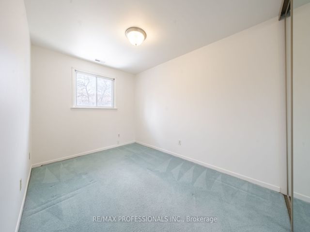 52 - 580 Renforth Dr