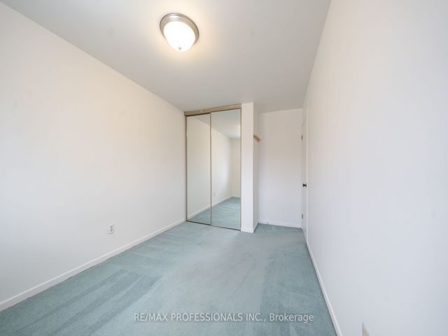 52 - 580 Renforth Dr