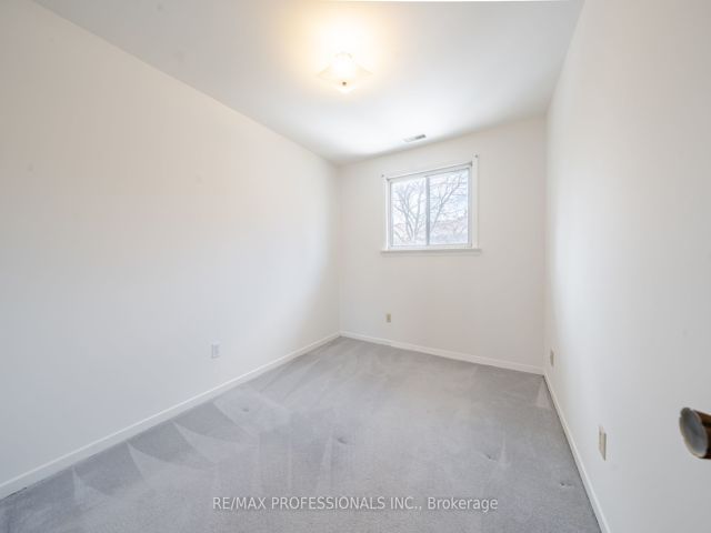 52 - 580 Renforth Dr