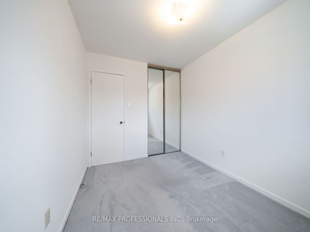 52 - 580 Renforth Dr