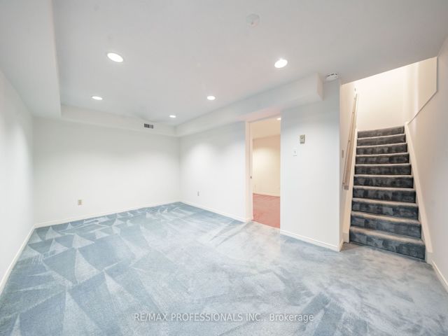 52 - 580 Renforth Dr