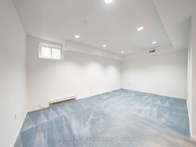 52 - 580 Renforth Dr