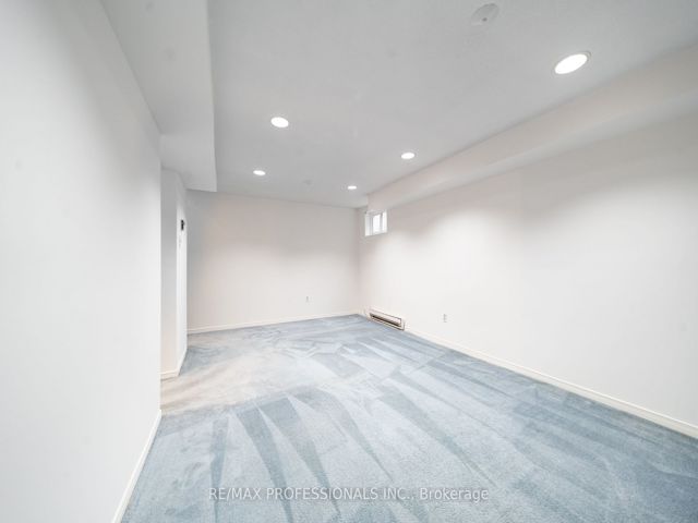 52 - 580 Renforth Dr