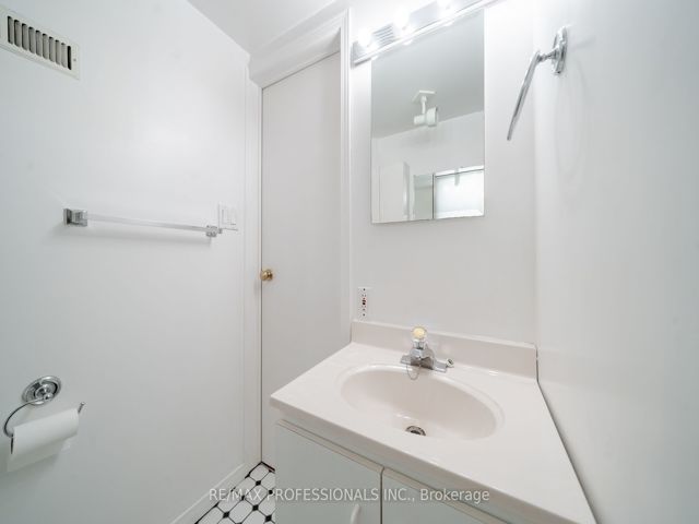52 - 580 Renforth Dr