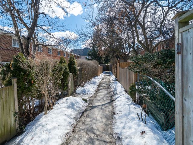 52 - 580 Renforth Dr