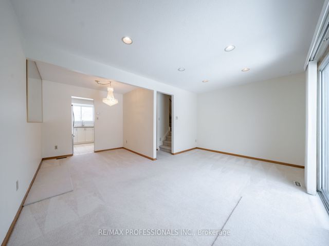 52 - 580 Renforth Dr
