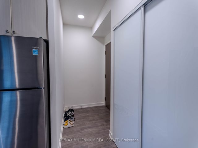 216 - 10 Wilby Cres