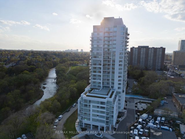 216 - 10 Wilby Cres