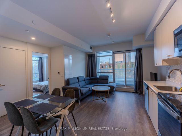 216 - 10 Wilby Cres