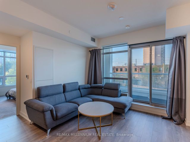 216 - 10 Wilby Cres