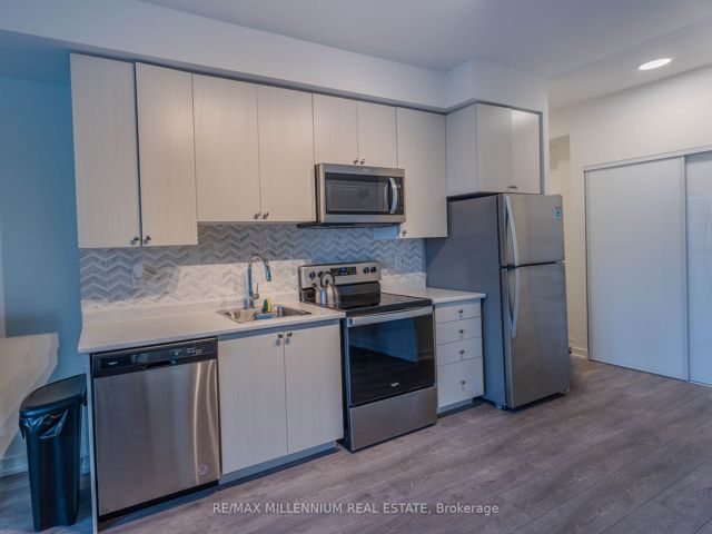 216 - 10 Wilby Cres