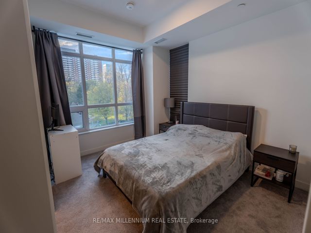216 - 10 Wilby Cres