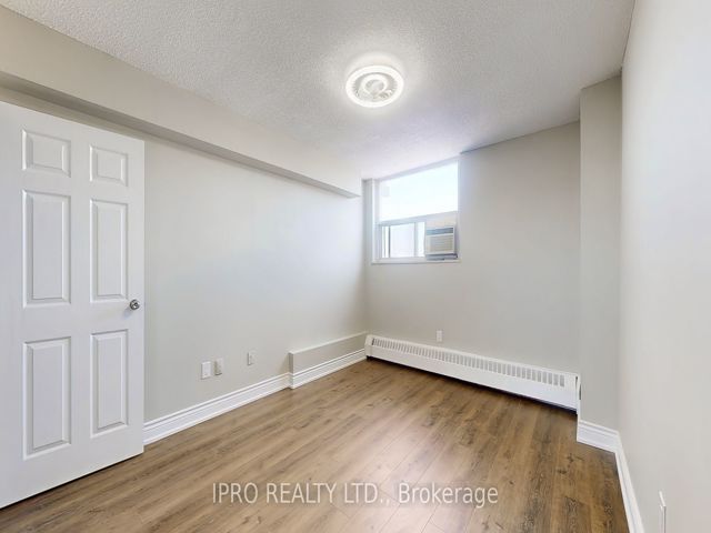 2002 - 390 Dixon Rd
