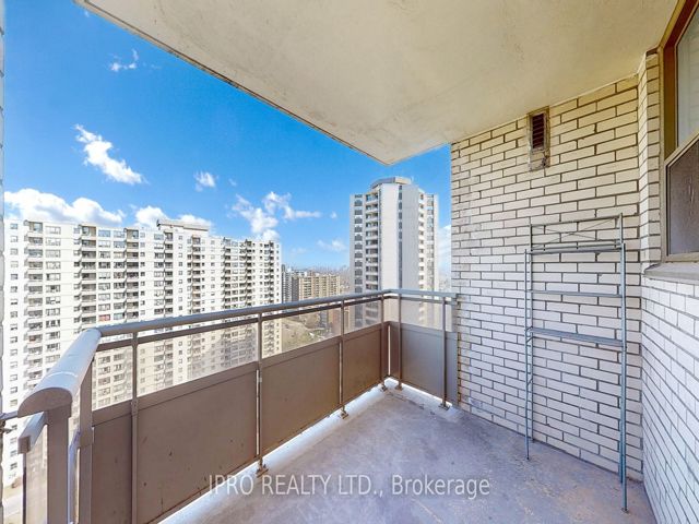 2002 - 390 Dixon Rd