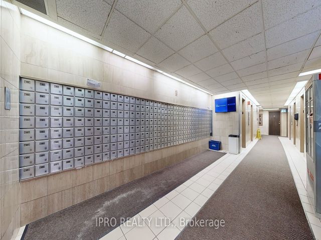 2002 - 390 Dixon Rd