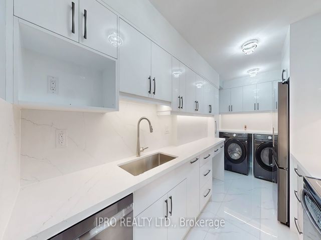 2002 - 390 Dixon Rd