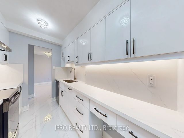 2002 - 390 Dixon Rd