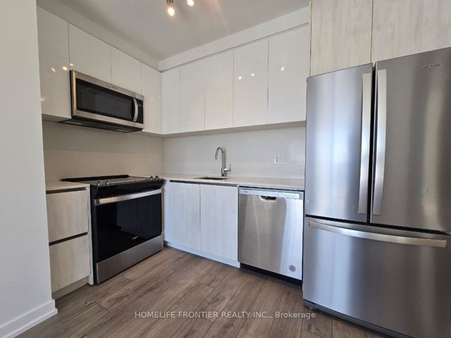 815 - 3100 Keele St