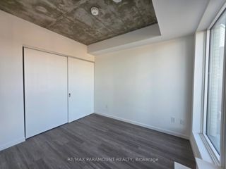 317 - 689 The Queensway Dr