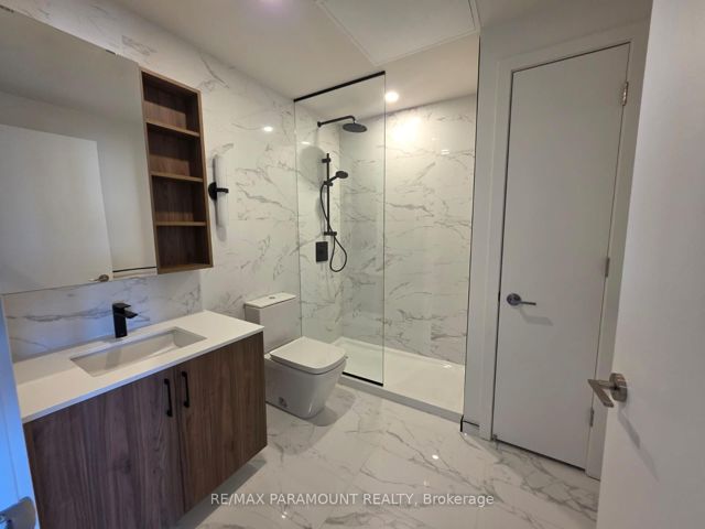 317 - 689 The Queensway Dr