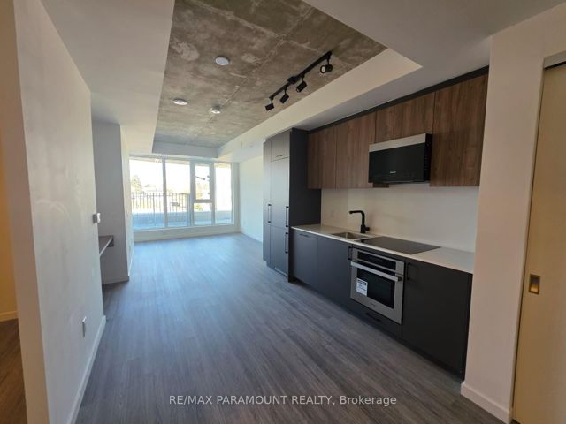 317 - 689 The Queensway Dr