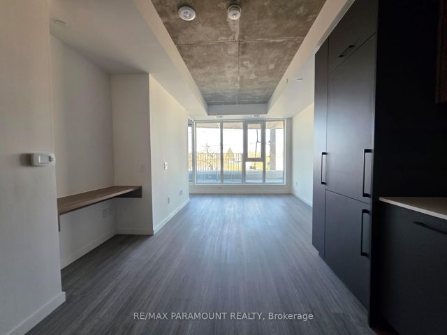 317 - 689 The Queensway Dr