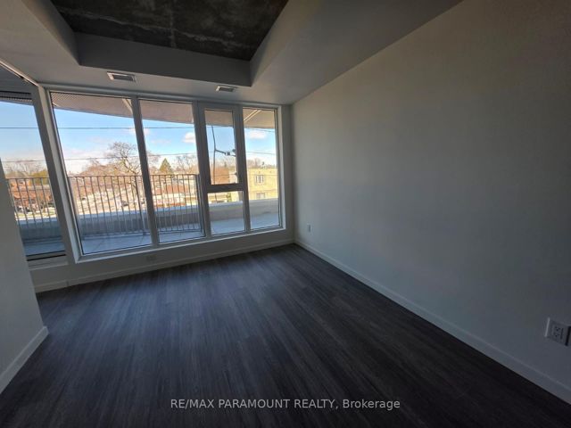 317 - 689 The Queensway Dr