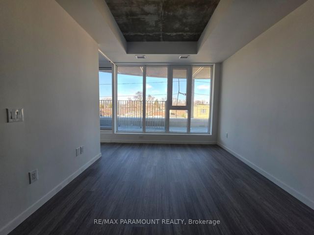 317 - 689 The Queensway Dr