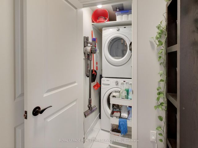 1608 - 39 Annie Craig Dr