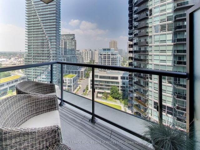 1608 - 39 Annie Craig Dr